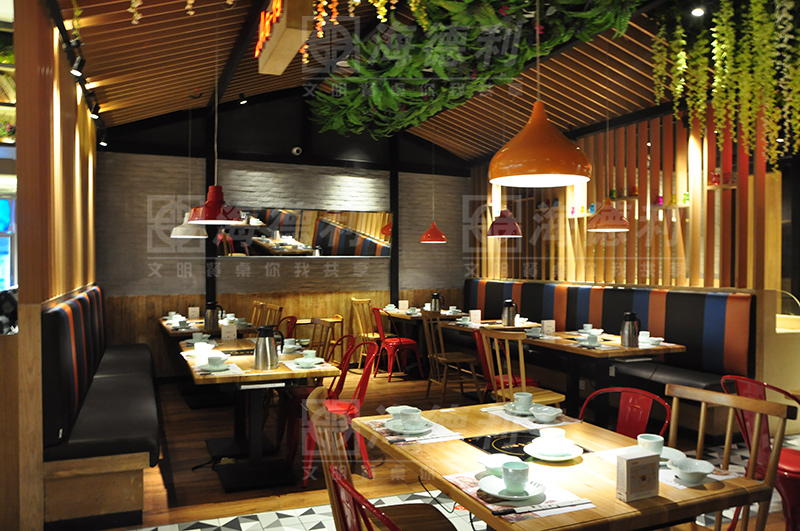 十大黄色软件官方版魚樂（lè）飛火（huǒ）鍋店火鍋桌（zhuō）椅實拍圖