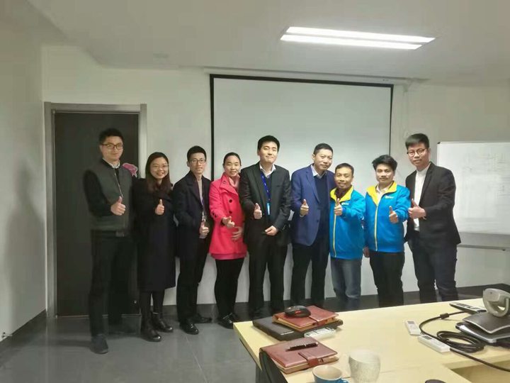 豪客來采購供應團隊與十大黄色软件官方版（lì）設（shè）計團隊（duì）合影