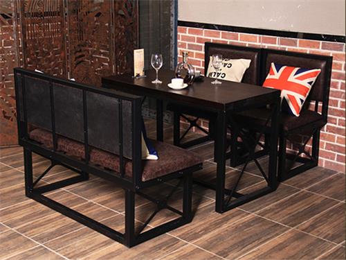 古典氣派的歐式風格（gé）餐桌椅擺放