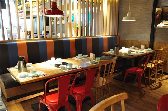 餐廳餐（cān）桌椅定製實拍圖