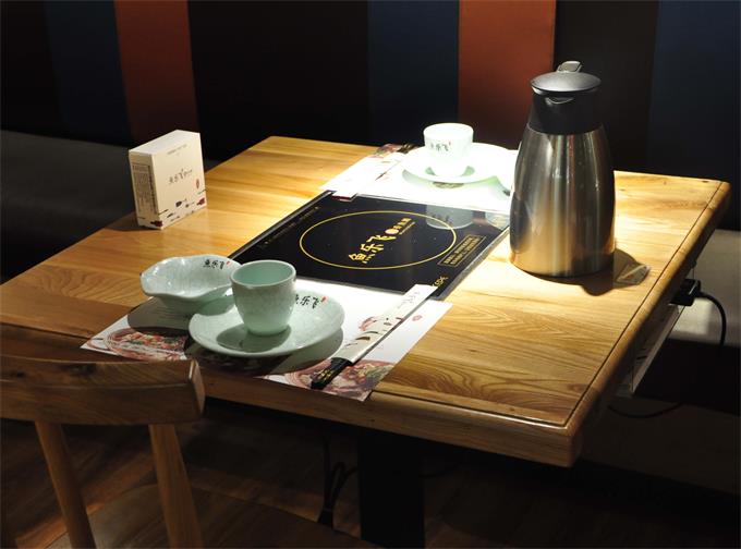 魚樂飛下沙店餐廳火（huǒ）鍋桌