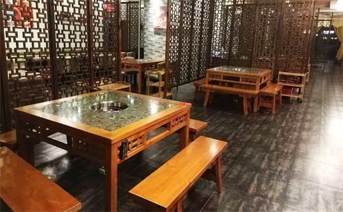 火鍋店餐（cān）桌椅