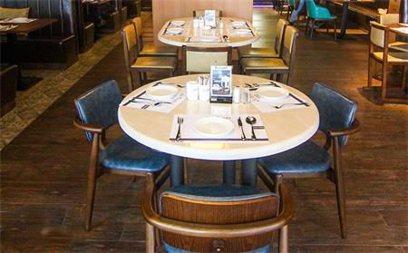 美式西（xī）餐（cān）廳桌椅