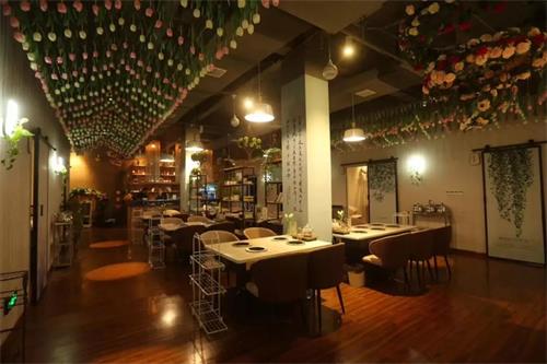 無煙火鍋桌椅（yǐ）