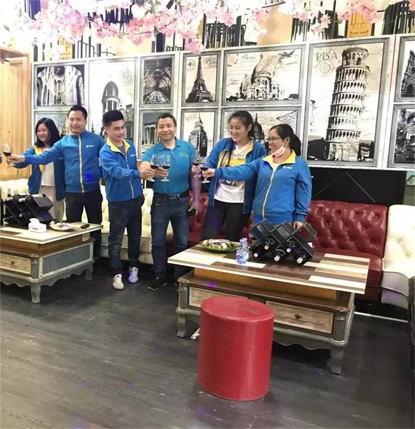 酒吧（ba）茶幾