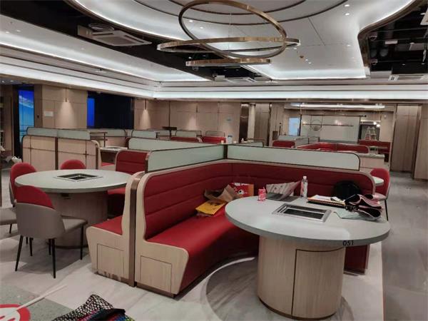 海（hǎi）底撈火鍋桌椅（yǐ）