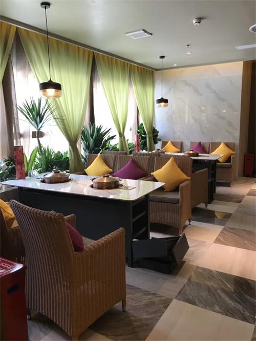 潤園四季椰子雞餐廳桌椅（yǐ）