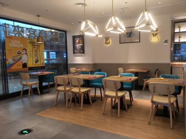 豪客來（lái）西（xī）式連鎖（suǒ）餐廳桌椅