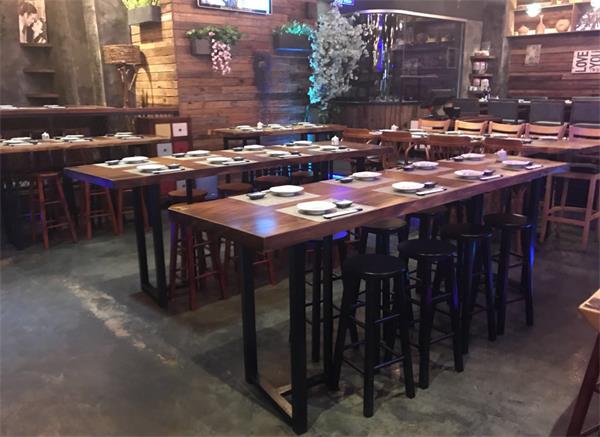 梨渦淺笑（xiào）Live音樂現場餐廳桌椅