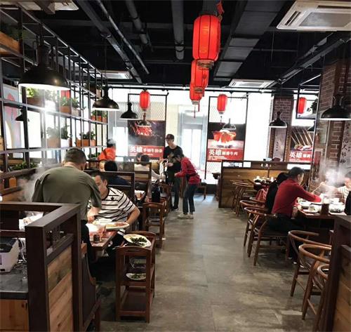 麻辣英雄（xióng）重慶老火鍋湛江店餐廳桌椅實拍圖
