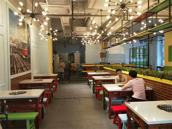區小郡肝串串香（xiāng）火鍋店桌椅定製