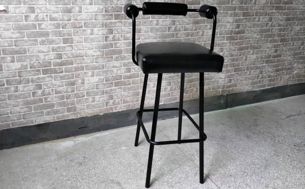 創意清（qīng）吧高檔吧台凳子_複古小酒吧高端現代吧台鐵藝椅子
