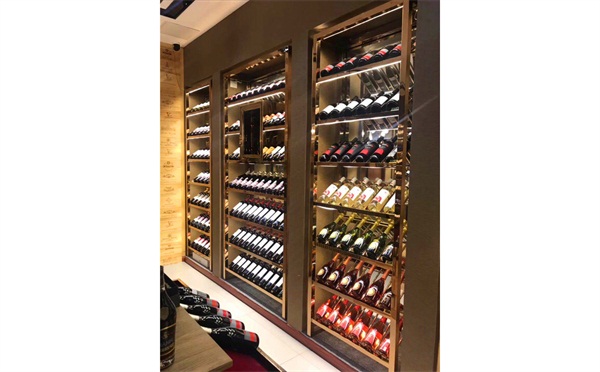 酒莊玫瑰金（jīn）不鏽鋼恒溫酒櫃酒窖定做_不鏽鋼恒溫酒櫃廠家