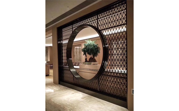 酒店餐廳現代簡（jiǎn）約（yuē）黑鈦金花格屏風_不鏽鋼屏風隔斷定製