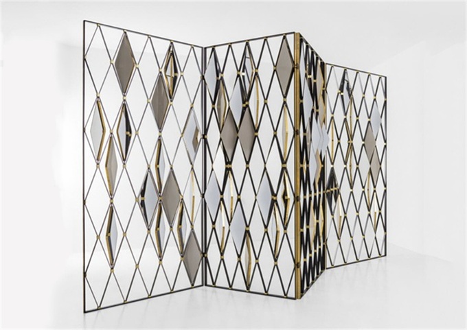 別墅真（zhēn）空鍍鈦金不鏽鋼屏風_不鏽鋼屏（píng）風隔斷