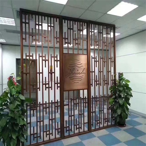 餐廳酒店紅古銅拉絲不鏽鋼花（huā）格屏風_高檔不（bú）鏽鋼屏風廠
