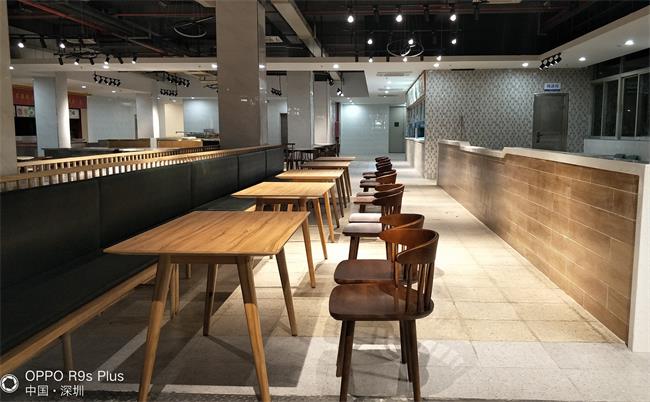 學生食堂實木餐桌_學校食堂專用餐（cān）桌