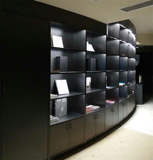 黑（hēi）色不鏽（xiù）鋼書櫃（guì）_圖書館黑鈦拉絲不鏽鋼書架