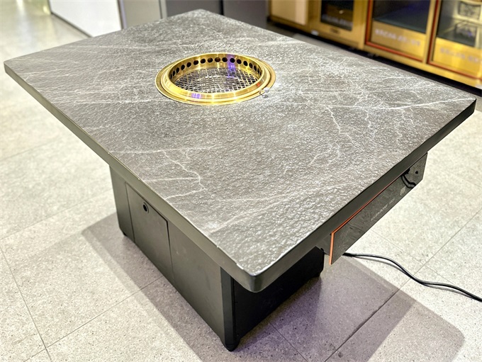 火燒石台麵智能無（wú）煙淨化烤肉桌