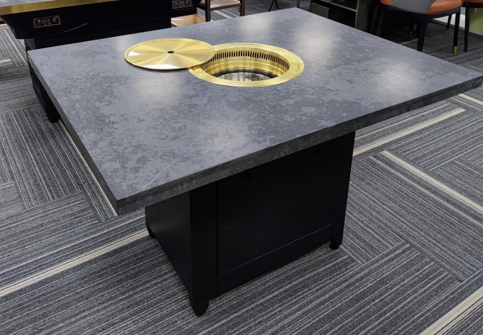 日式（shì）烤肉店大理石下排煙炭火烤肉桌