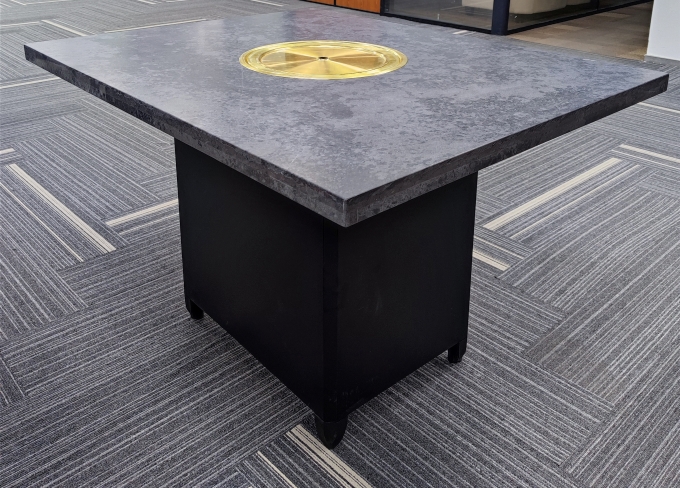 日式烤肉（ròu）店大理石下排煙炭火烤肉桌