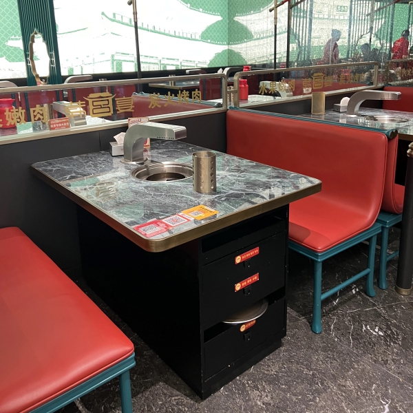 韓（hán）式烤肉店（diàn）炭火（huǒ）烤肉下排煙（yān）烤肉桌