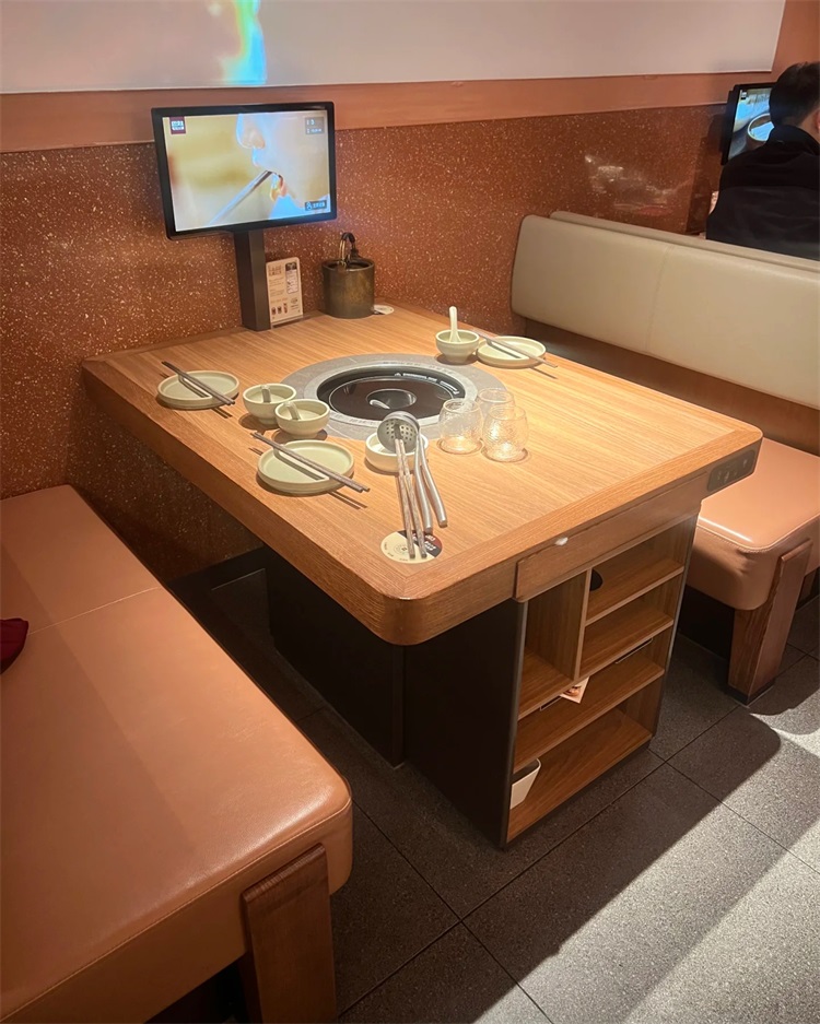 巴奴火（huǒ）鍋現代實木火鍋桌椅