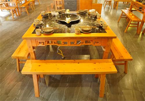 實木八仙桌大理石火（huǒ）鍋桌燃（rán）氣灶串串香火（huǒ）鍋桌椅