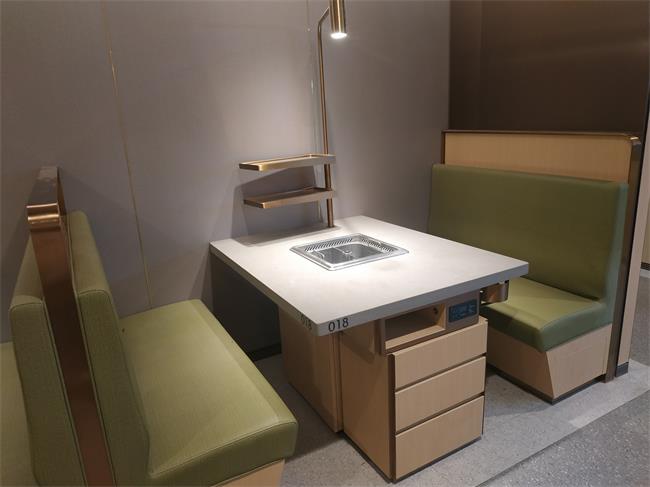 2019新款海底撈無（wú）煙火鍋桌椅側麵展示