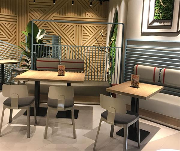 現代（dài）簡約奶茶店快餐店西餐廳實木桌（zhuō）椅