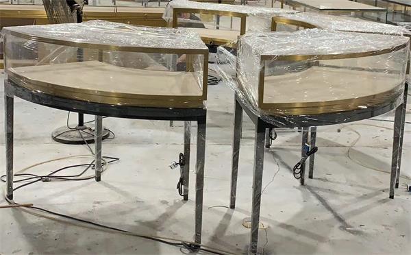 弧形黃金珠寶展櫃_不鏽（xiù）鋼黃金飾品玻璃展示櫃