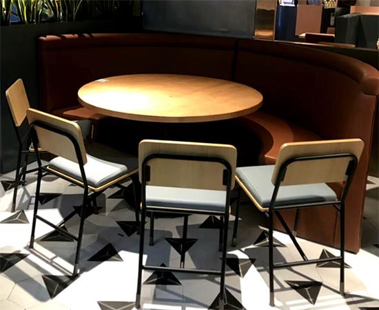 特色酒樓主題（tí）餐廳桌椅_飯店湘菜館包廂圓形實木（mù）桌椅