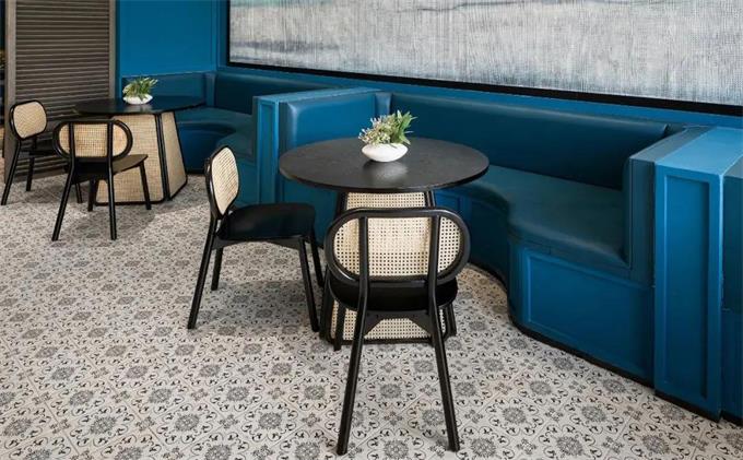 餐（cān）飲桌椅