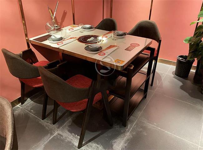 火鍋（guō）桌椅（yǐ）