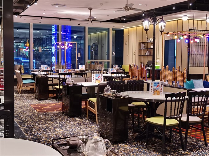 稻香餐廳大（dà）理石圓桌（zhuō）實（shí）木椅家具