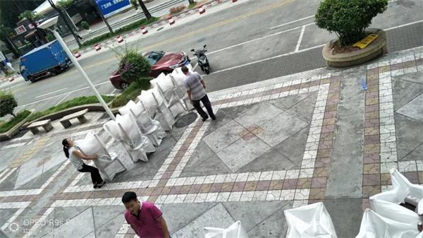 十大黄色软件官方版員工富士康集團安裝食堂（táng）桌椅