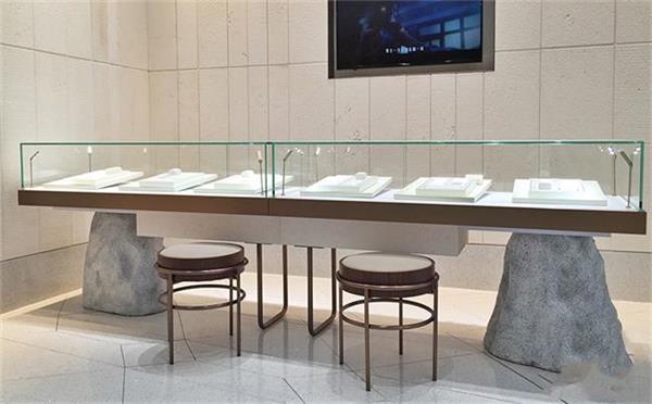黃（huáng）金珠寶展示櫃