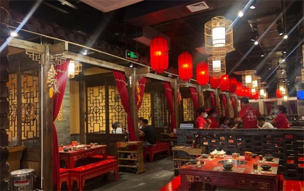 譚鴨（yā）血老火鍋桌椅