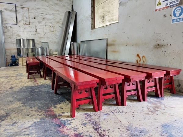 譚鴨血老火鍋長條凳批量生產（chǎn）