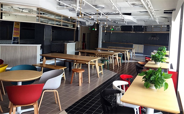 員工餐廳食（shí）堂快餐桌（zhuō）椅