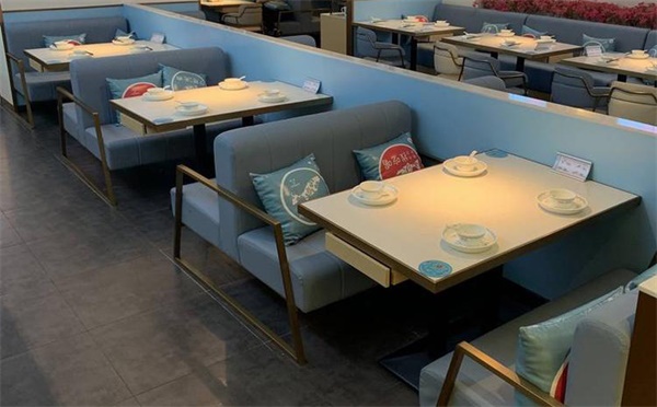 飯（fàn）店桌椅（yǐ）