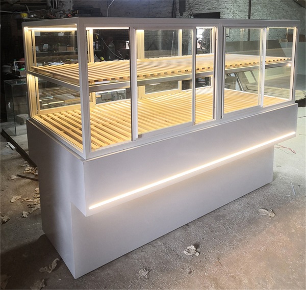 糕（gāo）點展示（shì）櫃台