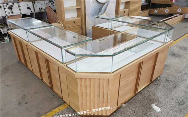 玻璃（lí）珠寶展示櫃