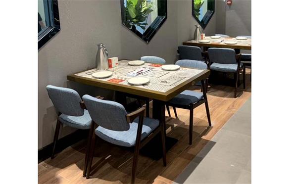 茶（chá）餐廳餐台