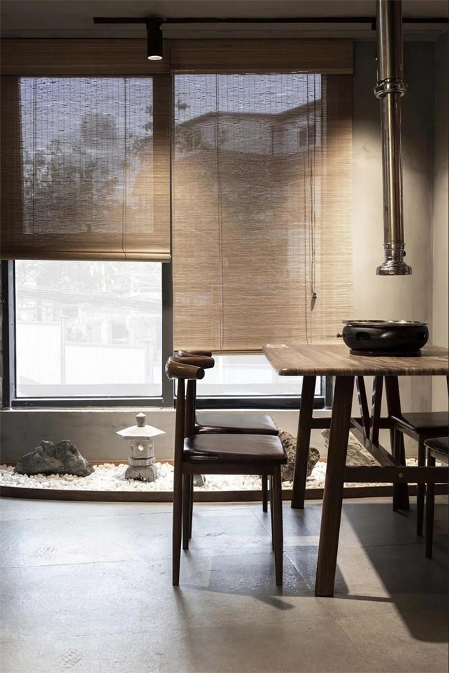 日式烤（kǎo）肉--故（gù）裏（lǐ）烤肉店桌椅