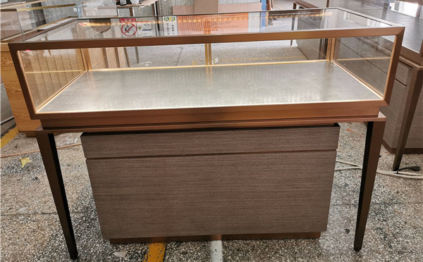 玻璃(lí)珠(zhū)寶展示櫃