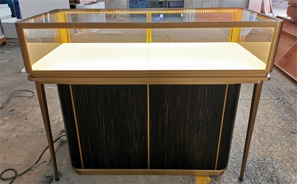 不（bú）鏽鋼（gāng）珠寶展示櫃