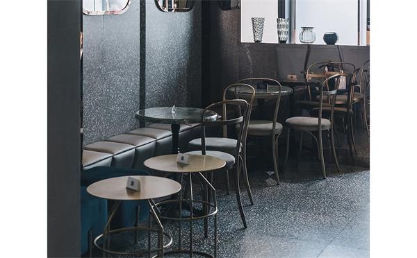 酒（jiǔ）吧桌椅