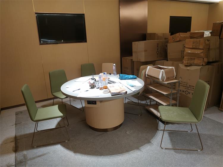 海底（dǐ）撈圓桌海底撈凳子