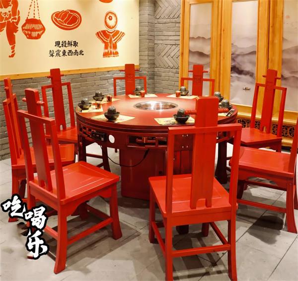 譚（tán）鴨血老火鍋包房（fáng）圓桌